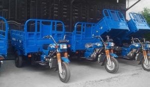 xe-ba-gac-cho-hang-quan-2